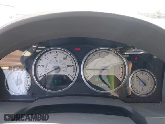 ✅ 2008 Chrysler Town & Country Touring • VIN: 2A8HR54PX8R108343 • Lot: 43082645. Listed on IAAI with 123,954 mi. Free auction sales archive from the USA and detailed vehicle history report at DreamBid. Image 7.