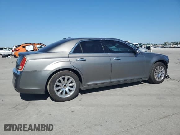 ✅ 2011 Chrysler 300 Limited • VIN: 2C3CA5CG2BH592150 • Lot: 70568835. Wystawiony na Copart z przebiegiem 202 852 mil. Bezpłatny archiwum sprzedaży aukcyjnych z USA i szczegółowy raport historii pojazdu na DreamBid. Zdjęcie 3.
