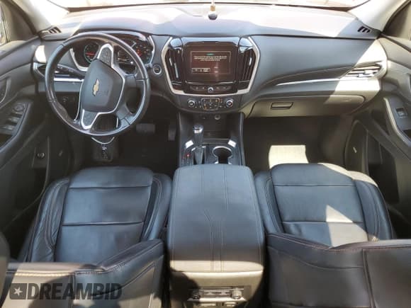 ✅ 2018 Chevrolet Traverse LT • VIN: 1GNEVHKW6JJ241166 • Lot: 70401115. Wystawiony na Copart z przebiegiem 131 460 mil. Bezpłatny archiwum sprzedaży aukcyjnych z USA i szczegółowy raport historii pojazdu na DreamBid. Zdjęcie 8.