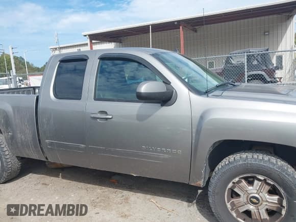 ✅ 2012 Chevrolet Silverado 1500 LT • VIN: 1GCRKSE78CZ261203 • Lot: 43238256. Listed on IAAI with 175,953 mi. Free auction sales archive from the USA and detailed vehicle history report at DreamBid. Image 13.