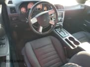 ✅ 2010 Dodge Challenger SE • VIN: 2B3CJ4DV8AH261107 • Lot: 80308085. Wystawiony na Copart z przebiegiem 140 850 mil. Bezpłatny archiwum sprzedaży aukcyjnych z USA i szczegółowy raport historii pojazdu na DreamBid. Zdjęcie 8.