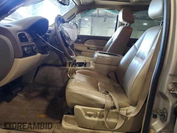 ✅ 2010 Chevrolet Suburban LTZ • VIN: 1GNUKKE36AR268906 • Lot: 72568394. Wystawiony na Copart z przebiegiem 181 797 mil. Bezpłatny archiwum sprzedaży aukcyjnych z USA i szczegółowy raport historii pojazdu na DreamBid. Zdjęcie 7.