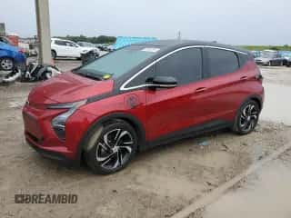 2022 Chevrolet Bolt EV 2LT z VIN 1G1FX6S02N4131087, wystawiony jako Copart lot #82805313 z przebiegiem 25 262 mil mil oraz . Historia ofert i sprzedaży dostępna na DreamBid. Obrazek 1.