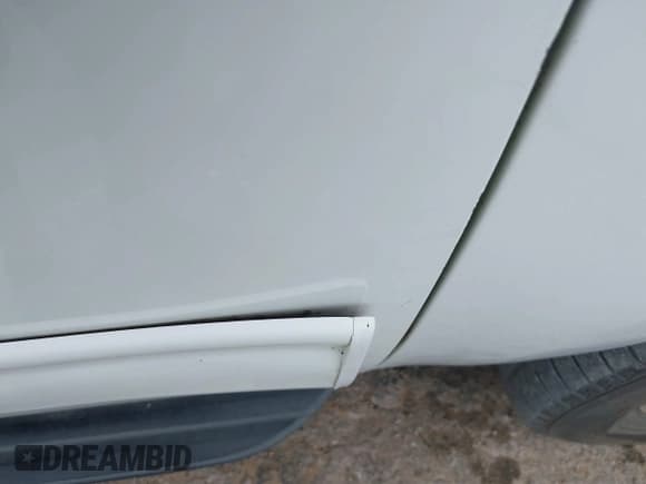 ✅ 2010 Chevrolet Suburban LS • VIN: 1GNUCHE09AR200640 • Lot: 42326053. Listed on IAAI with 218,327 mi. Free auction sales archive from the USA and detailed vehicle history report at DreamBid. Image 18.