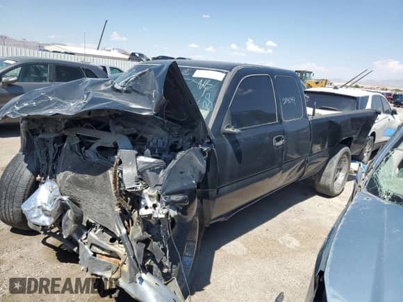 2002 Chevrolet Silverado 1500 with VIN 2GCEC19W121412302, listed as a Copart auction lot 55272472 with 204,099 mi miles and Salvage title. Bid and sale history available at DreamBid. Image 3.