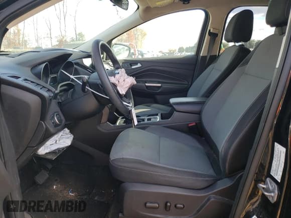 ✅ 2017 Ford Escape SE • VIN: 1FMCU9GD6HUE82570 • Lot: 91815605. Wystawiony na Copart z przebiegiem Nie podano. Bezpłatny archiwum sprzedaży aukcyjnych z USA i szczegółowy raport historii pojazdu na DreamBid. Zdjęcie 7.