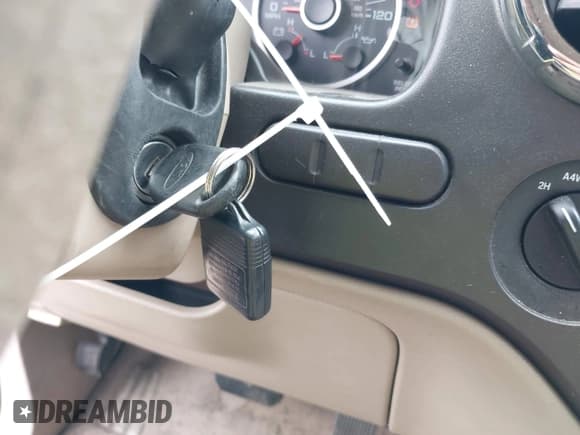 ✅ 2005 Ford Expedition Special Service • VIN: 1FMPU16575LB01825 • Lot: 42335134. Listed on IAAI with 130,788 mi. Free auction sales archive from the USA and detailed vehicle history report at DreamBid. Image 11.