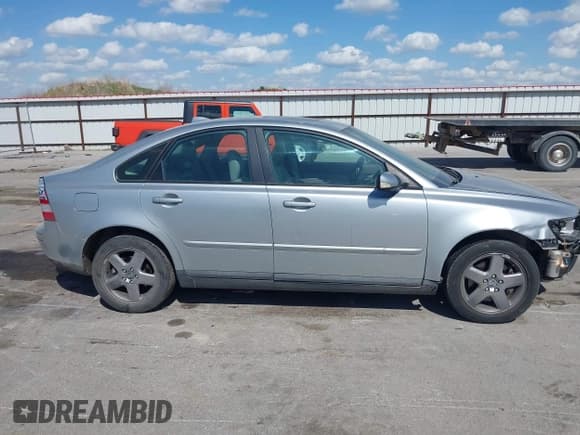 ✅ 2006 Volvo S40 2.5L Turbo • VIN: YV1MH682X62201706 • Lot: 42277342. Listed on IAAI with 141,445 mi. Free auction sales archive from the USA and detailed vehicle history report at DreamBid. Image 13.