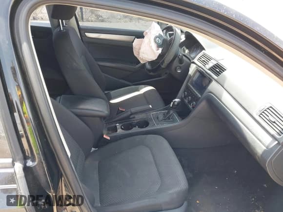 ✅ 2014 Volkswagen Passat Wolfsburg Edition • VIN: 1VWAH7A34EC019331 • Lot: 42996783. Wystawiony na IAAI z przebiegiem 162 440 mil. Bezpłatny archiwum sprzedaży aukcyjnych z USA i szczegółowy raport historii pojazdu na DreamBid. Zdjęcie 5.