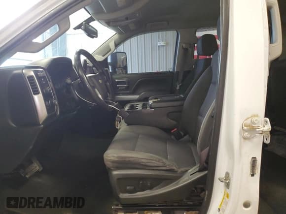 ✅ 2017 Chevrolet Silverado 2500HD LT • VIN: 1GC1KVEY7HF174151 • Lot: 86222465. Wystawiony na Copart z przebiegiem 130 868 mil. Bezpłatny archiwum sprzedaży aukcyjnych z USA i szczegółowy raport historii pojazdu na DreamBid. Zdjęcie 7.