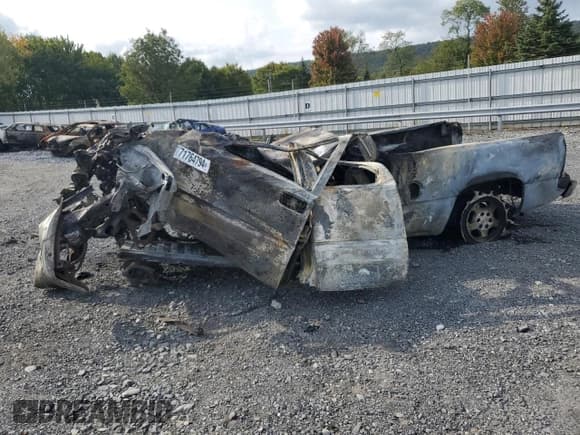 ✅ 2002 Chevrolet Silverado 1500 LS • VIN: 2GCEK19T621227252 • Лот: 71764794. Опубликован ранее на Copart с пробегом Не указан. Бесплатный доступ к архиву аукционных продаж из США и подробный отчёт об истории автомобиля на DreamBid. Изображение 1.