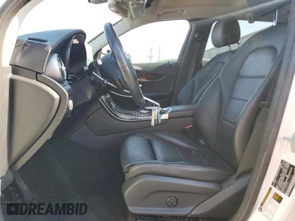 ✅ 2016 Mercedes-Benz GLC 300 • VIN: WDC0G4KB5GF013586 • Lot: 92679325. Wystawiony na Copart z przebiegiem 35 917 mil. Bezpłatny archiwum sprzedaży aukcyjnych z USA i szczegółowy raport historii pojazdu na DreamBid. Zdjęcie 7.