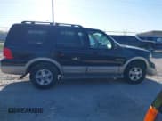 ✅ 2005 Ford Expedition Eddie Bauer • VIN: 1FMPU18545LA31584 • Lot: 42213645. Wystawiony na IAAI z przebiegiem 139 500 mil. Bezpłatny archiwum sprzedaży aukcyjnych z USA i szczegółowy raport historii pojazdu na DreamBid. Zdjęcie 13.