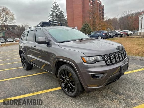 ✅ 2017 Jeep Grand Cherokee Altitude • VIN: 1C4RJFAG8HC848866 • Лот: 94340565. Опубликован ранее на Copart с пробегом 181 984 миль. Бесплатный доступ к архиву аукционных продаж из США и подробный отчёт об истории автомобиля на DreamBid. Изображение 1.