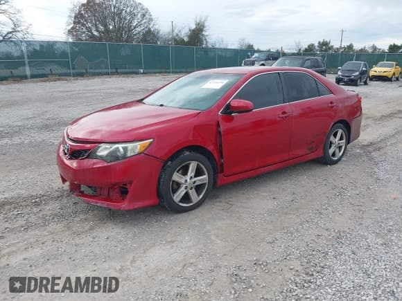 ✅ 2014 Toyota Camry SE • VIN: 4T1BF1FK8EU752823 • Lot: 43741194. Listed on IAAI with 216,541 mi. Free auction sales archive from the USA and detailed vehicle history report at DreamBid. Image 22.