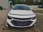 2018 Chevrolet Malibu LT с VIN 1G1ZD5ST8JF261528, выставлен на аукционе Copart как лот 82108825 с пробегом 131 570 миль миль и Списание • Salvage title. История ставок и продаж доступна на DreamBid. Изображение 5.