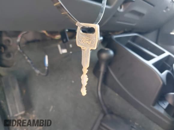 ✅ 1992 Ford F-250 • VIN: 1FTHX26H4NKA07228 • Лот: 42716519. Опубликован ранее на IAAI с пробегом 149 453 миль. Бесплатный доступ к архиву аукционных продаж из США и подробный отчёт об истории автомобиля на DreamBid. Изображение 11.