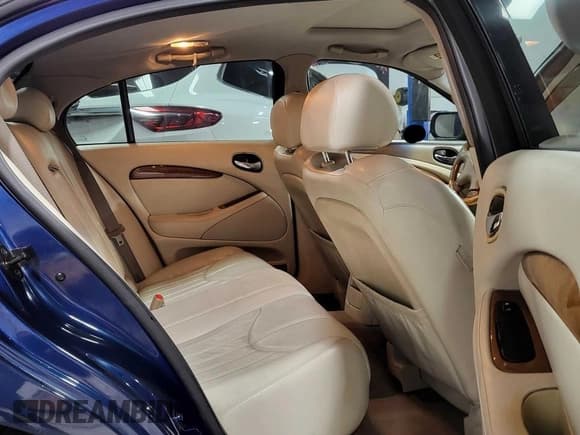 ✅ 2000 Jaguar S-Type V8 • VIN: SAJDA01D3YGL47987 • Lot: 60103145. Wystawiony na Copart z przebiegiem 110 742 mil. Bezpłatny archiwum sprzedaży aukcyjnych z USA i szczegółowy raport historii pojazdu na DreamBid. Zdjęcie 6.