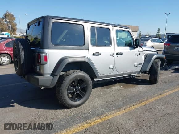 ✅ 2020 Jeep Wrangler Unlimited Willys • VIN: 1C4HJXDNXLW110344 • Lot: 43646915. Wystawiony na IAAI z przebiegiem 97 452 mil. Bezpłatny archiwum sprzedaży aukcyjnych z USA i szczegółowy raport historii pojazdu na DreamBid. Zdjęcie 4.