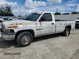 ✅ 1999 Dodge 2500 • VIN: 3B7KC26Z3XM572219 • Лот: 81735785. Опубликован ранее на Copart с пробегом Не указан. Бесплатный доступ к архиву аукционных продаж из США и подробный отчёт об истории автомобиля на DreamBid. Изображение 1.