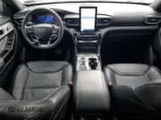 ✅ 2022 Ford Explorer ST • VIN: 1FM5K8GCXNGA74826 • Lot: 53357965. Wystawiony na Copart z przebiegiem 53 121 mil. Bezpłatny archiwum sprzedaży aukcyjnych z USA i szczegółowy raport historii pojazdu na DreamBid. Zdjęcie 8.