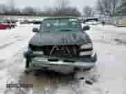 2004 Chevrolet Silverado 1500 LS z VIN 1GCEC14T14E188690, wystawiony jako Copart lot #42616285 z przebiegiem 186 116 mil mil oraz Czysty tytuł • Clean title. Historia ofert i sprzedaży dostępna na DreamBid. Obrazek 11.