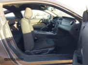 ✅ 2014 Ford Mustang V6 • VIN: 1ZVBP8AM2E5288857 • Lot: 43667786. Wystawiony na IAAI z przebiegiem 125 713 mil. Bezpłatny archiwum sprzedaży aukcyjnych z USA i szczegółowy raport historii pojazdu na DreamBid. Zdjęcie 5.