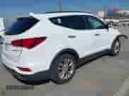 2017 Hyundai Santa Fe 2.0T z VIN 5XYZU4LA5HG484194, wystawiony jako IAAI lot #43485419 z przebiegiem 152 152 mil mil oraz . Historia ofert i sprzedaży dostępna na DreamBid. Obrazek 4.