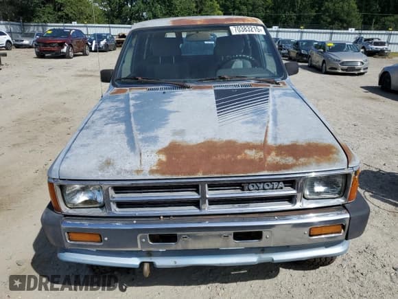 ✅ 1988 Toyota 4Runner Deluxe • VIN: JT4RN62S0J0187851 • Лот: 70383215. Опубликован ранее на Copart с пробегом 221 009 миль. Бесплатный доступ к архиву аукционных продаж из США и подробный отчёт об истории автомобиля на DreamBid. Изображение 5.