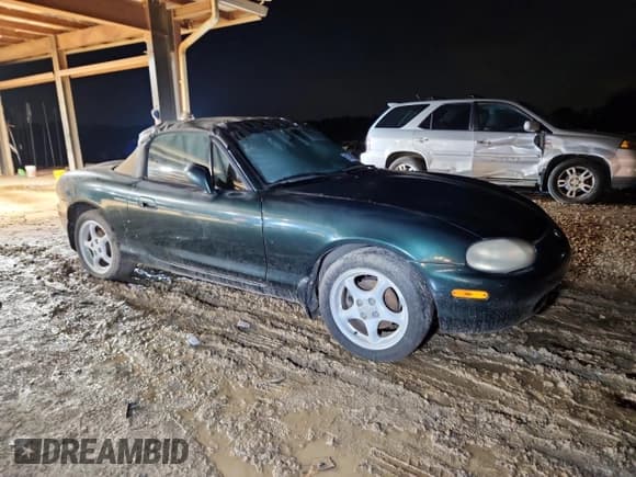 ✅ 2000 Mazda MX-5 Miata • VIN: JM1NB3534Y0139127 • Lot: 93740535. Wystawiony na Copart z przebiegiem 226 314 mil. Bezpłatny archiwum sprzedaży aukcyjnych z USA i szczegółowy raport historii pojazdu na DreamBid. Zdjęcie 4.