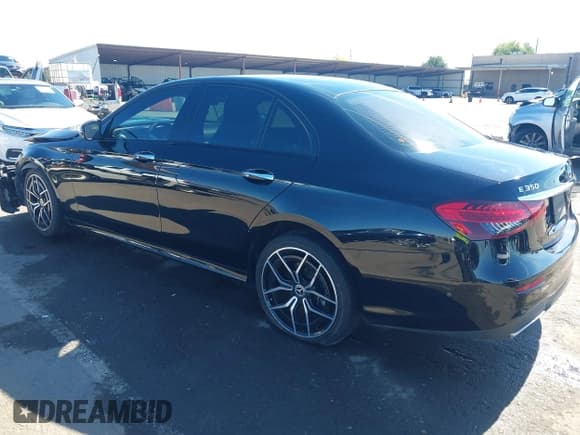 ✅ 2022 Mercedes-Benz E 350 • VIN: W1KZF8DB1NB070673 • Lot: 43487114. Listed on IAAI with 60,888 mi. Free auction sales archive from the USA and detailed vehicle history report at DreamBid. Image 3.