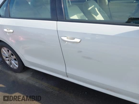 ✅ 2014 Volkswagen Passat Wolfsburg Edition • VIN: 1VWAT7A30EC097331 • Lot: 41762061. Wystawiony na IAAI z przebiegiem 173 351 mil. Bezpłatny archiwum sprzedaży aukcyjnych z USA i szczegółowy raport historii pojazdu na DreamBid. Zdjęcie 15.