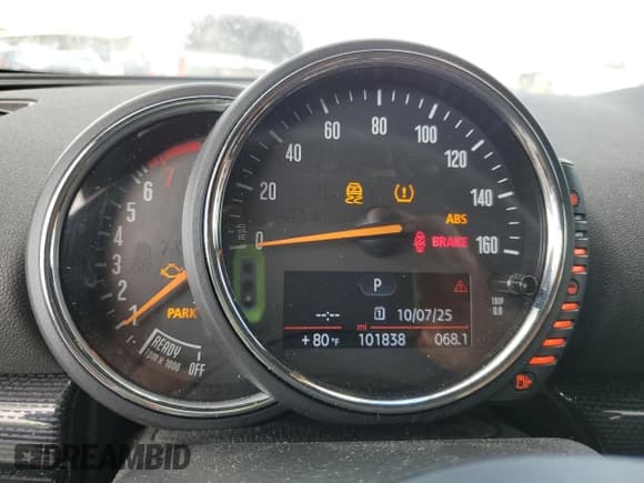 ✅ 2016 MINI Clubman • VIN: WMWLN5C57G2E29489 • Lot: 85712465. Wystawiony na Copart z przebiegiem 101 838 mil. Bezpłatny archiwum sprzedaży aukcyjnych z USA i szczegółowy raport historii pojazdu na DreamBid. Zdjęcie 9.