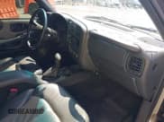 ✅ 2001 Chevrolet Blazer LT • VIN: 1GNDT13WX12214103 • Lot: 42939139. Wystawiony na IAAI z przebiegiem 54 848 mil. Bezpłatny archiwum sprzedaży aukcyjnych z USA i szczegółowy raport historii pojazdu na DreamBid. Zdjęcie 5.