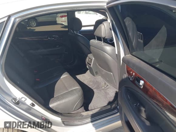 ✅ 2016 Hyundai Equus Signature • VIN: KMHGH4JH1GU106166 • Lot: 43424142. Listed on IAAI with 126,295 mi. Free auction sales archive from the USA and detailed vehicle history report at DreamBid. Image 8.