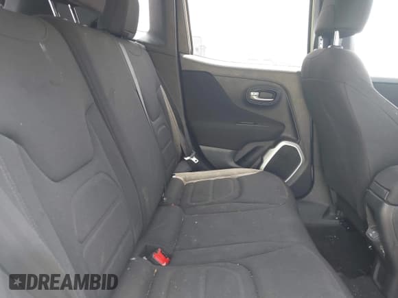 ✅ 2018 Jeep Renegade Altitude • VIN: ZACCJBBB8JPJ38768 • Lot: 42285948. Wystawiony na IAAI z przebiegiem Nie podano. Bezpłatny archiwum sprzedaży aukcyjnych z USA i szczegółowy raport historii pojazdu na DreamBid. Zdjęcie 8.