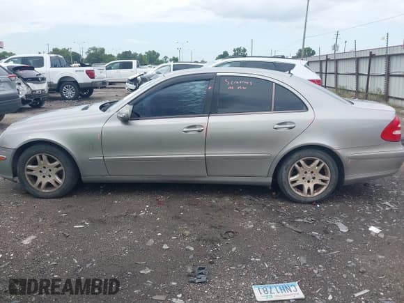 ✅ 2005 Mercedes-Benz E 320 • VIN: WDBUF65J15A695268 • Lot: 43009637. Wystawiony na IAAI z przebiegiem 131 740 mil. Bezpłatny archiwum sprzedaży aukcyjnych z USA i szczegółowy raport historii pojazdu na DreamBid. Zdjęcie 14.