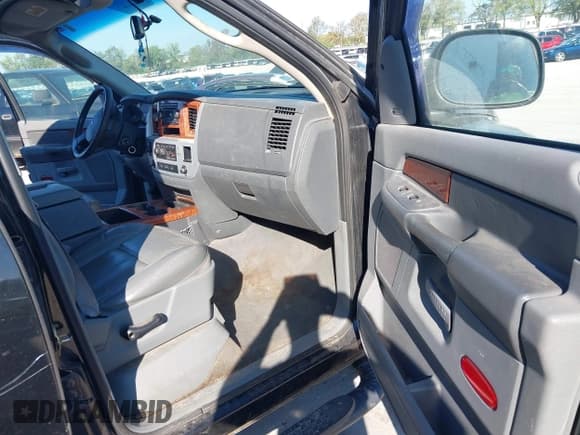 ✅ 2006 Dodge 1500 Laramie • VIN: 1D7HU18246S543714 • Lot: 43436054. Listed on IAAI with 193,497 mi. Free auction sales archive from the USA and detailed vehicle history report at DreamBid. Image 5.