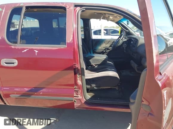 ✅ 2000 Dodge Dakota Sport • VIN: 1B7GL2AX8YS723964 • Lot: 43570529. Listed on IAAI with 136,989 mi. Free auction sales archive from the USA and detailed vehicle history report at DreamBid. Image 5.