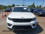 ✅ 2023 Jeep Grand Cherokee Limited • VIN: 1C4RJHBG2PC629362 • Lot: 43179133. Wystawiony na IAAI z przebiegiem 18 427 mil. Bezpłatny archiwum sprzedaży aukcyjnych z USA i szczegółowy raport historii pojazdu na DreamBid. Zdjęcie 12.