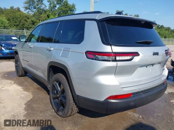 2025 Jeep Grand Cherokee Limited with VIN 1C4RJJBG5S8672323, listed as a IAAI auction lot 43060461 with 4,805 mi miles and . Bid and sale history available at DreamBid. Image 3.