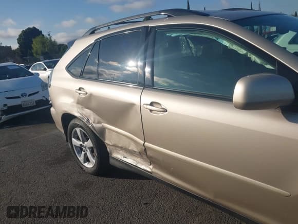 ✅ 2007 Lexus RX 350 • VIN: 2T2GK31U07C016822 • Lot: 43645403. Wystawiony na IAAI z przebiegiem 84 535 mil. Bezpłatny archiwum sprzedaży aukcyjnych z USA i szczegółowy raport historii pojazdu na DreamBid. Zdjęcie 6.