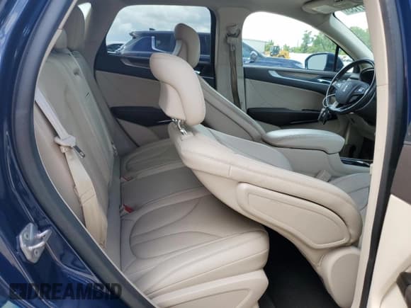 ✅ 2019 Lincoln MKC Reserve • VIN: 5LMCJ3C90KUL51937 • Лот: 70097735. Опубликован ранее на Copart с пробегом 33 921 миль. Бесплатный доступ к архиву аукционных продаж из США и подробный отчёт об истории автомобиля на DreamBid. Изображение 11.