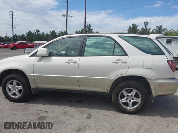 ✅ 2000 Lexus RX 300 • VIN: JT6HF10U9Y0132266 • Lot: 43009397. Wystawiony na IAAI z przebiegiem 175 445 mil. Bezpłatny archiwum sprzedaży aukcyjnych z USA i szczegółowy raport historii pojazdu na DreamBid. Zdjęcie 14.