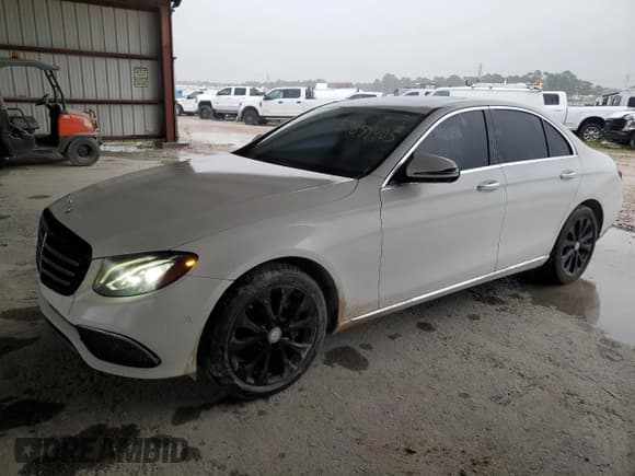 ✅ 2017 Mercedes-Benz E 300 Luxury • VIN: WDDZF4JB5HA141963 • Lot: 50899405. Listed on Copart with 183,415 mi. Free auction sales archive from the USA and detailed vehicle history report at DreamBid. Image 1.