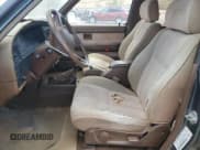 ✅ 1990 Toyota 4Runner • VIN: JT3VN39W1L0033646 • Lot: 68585445. Wystawiony na Copart z przebiegiem 212 983 mil. Bezpłatny archiwum sprzedaży aukcyjnych z USA i szczegółowy raport historii pojazdu na DreamBid. Zdjęcie 7.