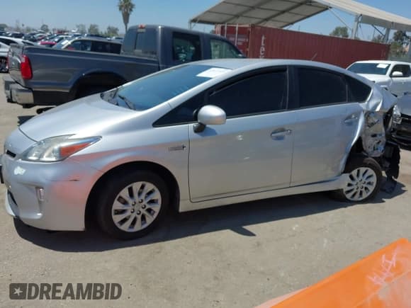 ✅ 2014 Toyota Prius • VIN: JTDKN3DP1E3052567 • Lot: 42872309. Listed on IAAI with 209,125 mi. Free auction sales archive from the USA and detailed vehicle history report at DreamBid. Image 14.