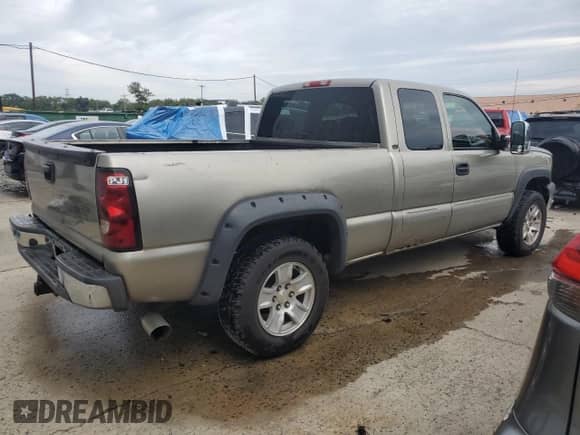 2003 Chevrolet Silverado 1500 LS with VIN 2GCEK19V731299239, listed as a Copart auction lot 84574605 with 251,584 mi miles and Salvage title. Bid and sale history available at DreamBid. Image 3.