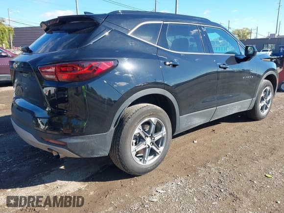 ✅ 2023 Chevrolet Blazer LT • VIN: 3GNKBCR4XPS117895 • Lot: 43469731. Listed on IAAI with 33,196 mi. Free auction sales archive from the USA and detailed vehicle history report at DreamBid. Image 4.