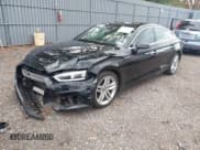 ✅ 2019 Audi A5 Sportback Premium • VIN: WAUANCF57KA058840 • Lot: 43656464. Wystawiony na IAAI z przebiegiem 65 578 mil. Bezpłatny archiwum sprzedaży aukcyjnych z USA i szczegółowy raport historii pojazdu na DreamBid. Zdjęcie 2.